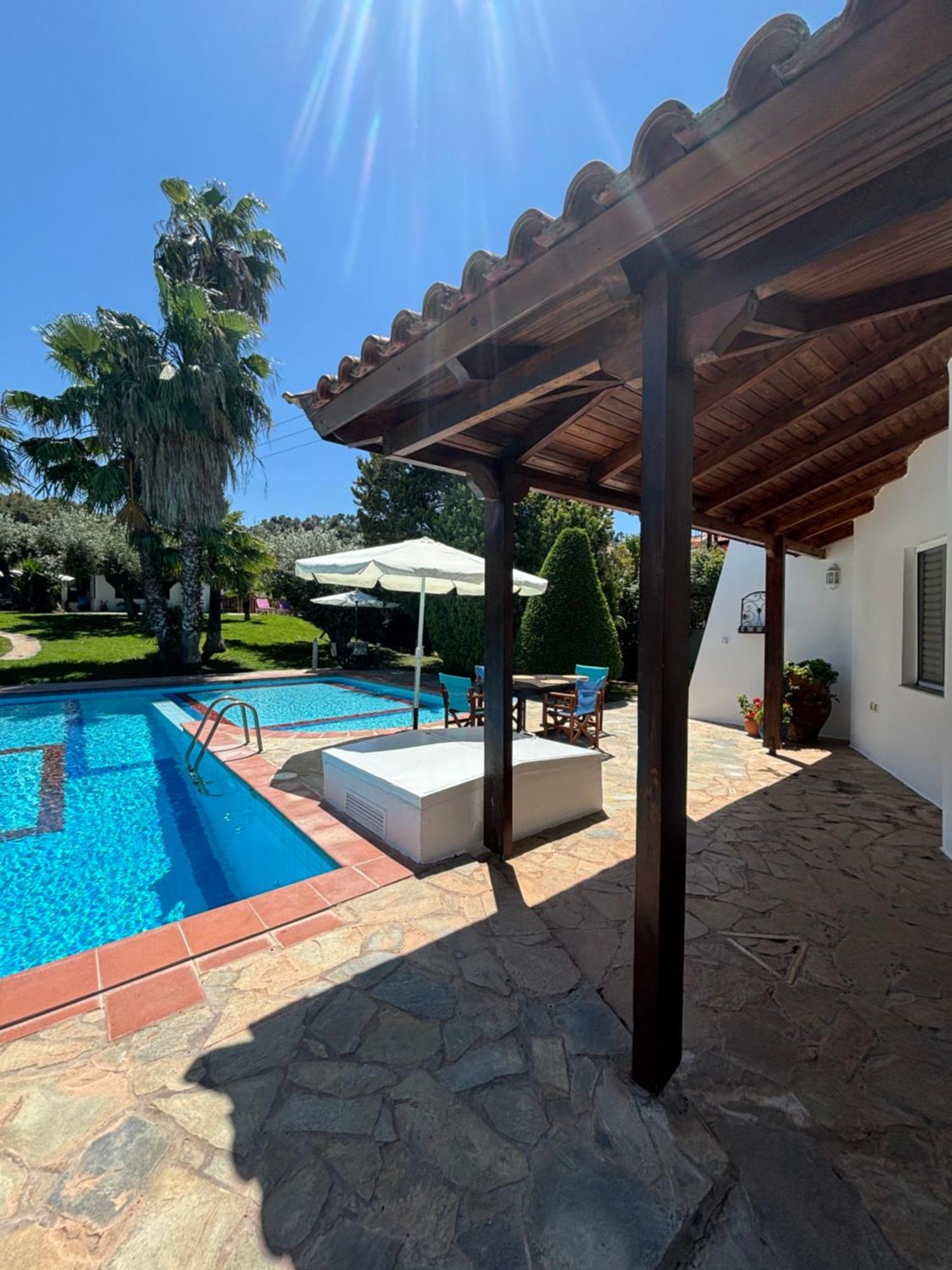 Country House With Pool And Big Garden Oropos Exterior photo